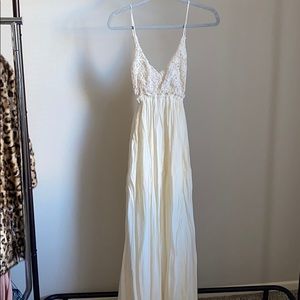 ‼️SOLD‼️White lace maxi dress